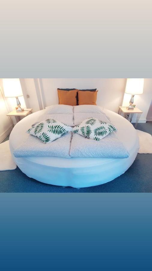 Cozy Right Next To The Hall Apartamento